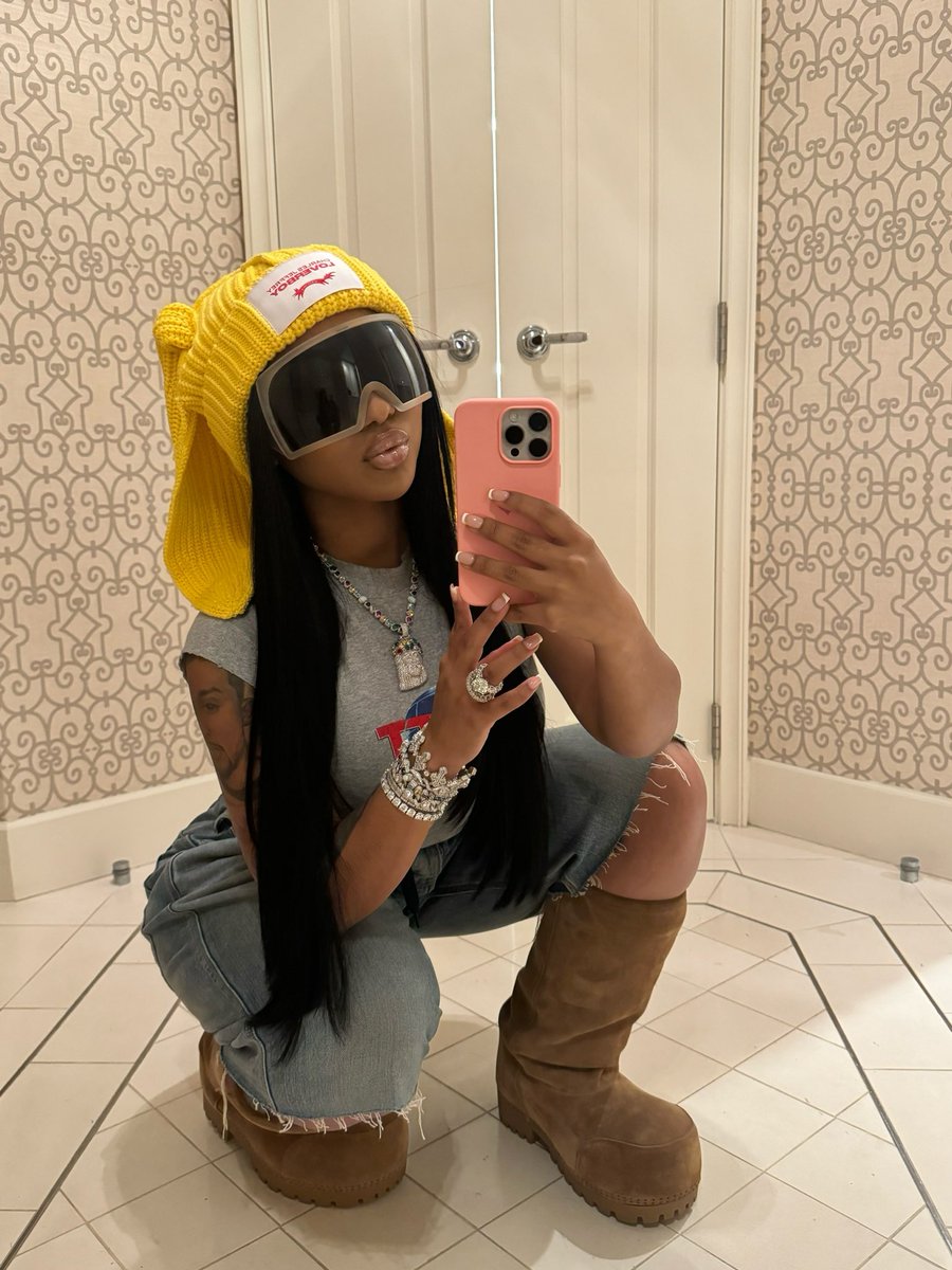 AriTheDon's tweet image. I’m worth every dollar! 🫡