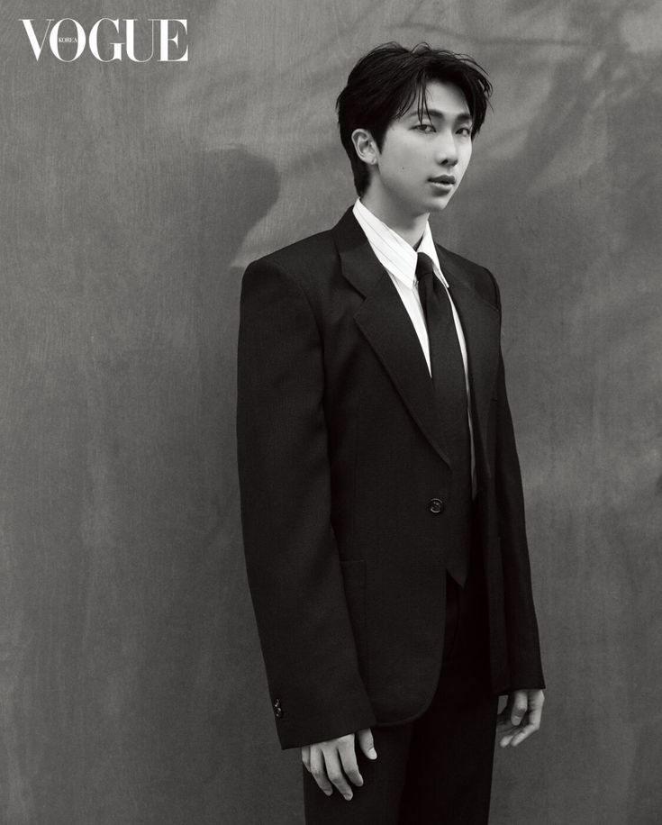 aesteaguk's tweet photo. @lvxury_jin happy birthday our namjoon! 💙 https://t.co/frHtzlnowt