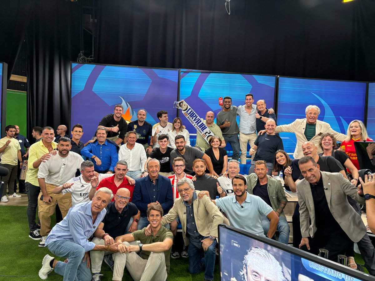 elchiringuitotv's tweet photo. 🧡 ¡SOIS LOS MÁS GRANDES! 💙

🫂 Más de 100 amigos de público esta noche en @elchiringuitotv.

¡GRACIAS! ¡GRACIAS! ¡GRACIAS! https://t.co/1wEHaCt05V