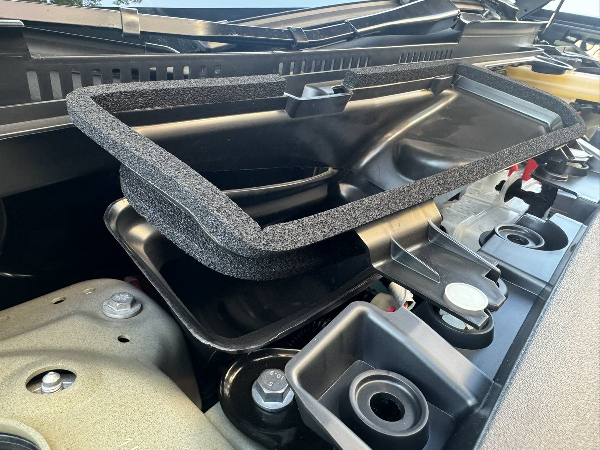 ivioksha's tweet photo. Tried to clear some fallen leaves out from a 2024 Tesla Model 3 Performance delivered exactly a week ago. Shocked that the A/C intake duct wasn’t even installed…  It was let loose there without any signs of effort to proper installation. Please no more surprises🤞@elonmusk https://t.co/3FRLgOM4PD