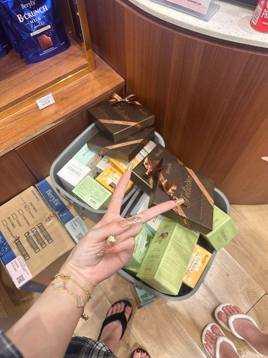 Life is short, do what makes you happy.🥰