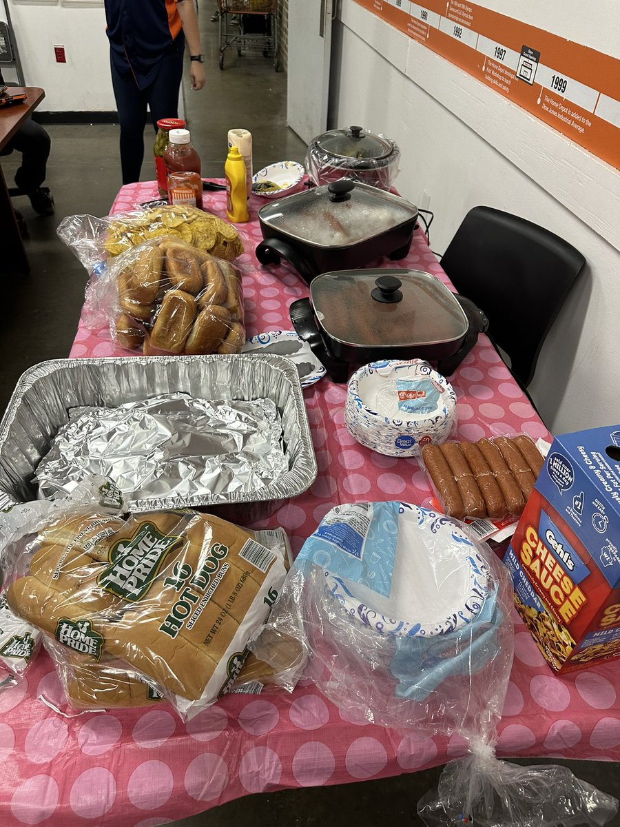 MET appreciation week! 
Day 3 
Sports day  ⚽️🏀⚾️