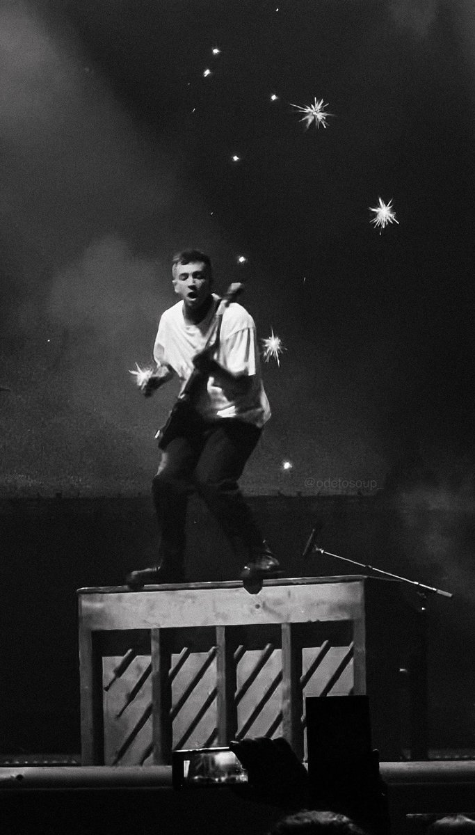 OdeToSoup_'s tweet photo. clancy phoenix/vegas grayscale - a thread (3) 📸
#clancyvegas #clancyphx #clancyphoenix #clancyworldtour #twentyonepilots #cliqueart @tylerrjoseph @joshuadun @twentyonepilots https://t.co/rh8dTcqvS0