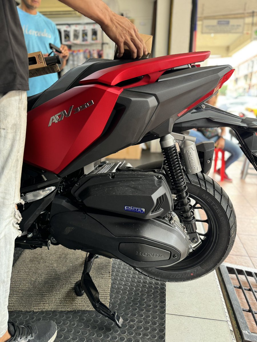 myjoe_'s tweet photo. Percaya tak, ramai pengguna scooter terutamanya perempuan tak tahu pasal ni. Even sebenarnya lelaki pun ramai. Lepas berapa tahun dlm bisnes ni aku perasan ramai rupanya tak tahu service CVT tu sangat penting untuk pengguna scooter. Meh sini aku terangkan…. https://t.co/yE5fNkvTr7