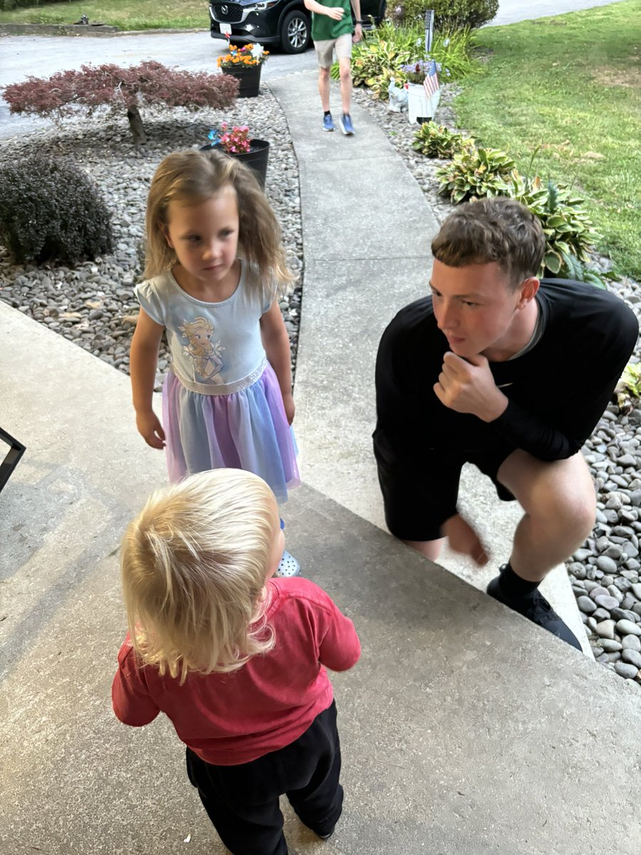 The Tierney kids got a surprise visit from one of their favorite baseball players today! Thanks for stopping by Rook,keep grinding! <a href="/MWBaseball_/">MW Baseball</a> <a href="/McBuckets_12345/">Kyle McDermott</a>