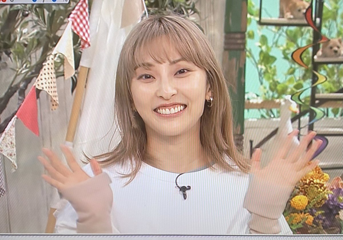yuduLEO's tweet photo. 仕事休みだったから見れた！
お手振りレオちゃんかわいい〜👋🏻🤍

 #東海テレビスイッチ
 #家入レオ https://t.co/VG2ro6ytQ1