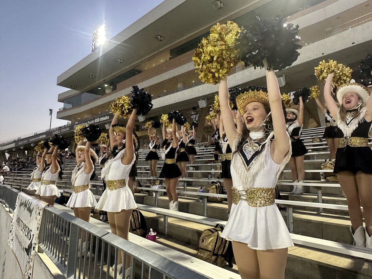 maestrotelles's tweet photo. We’re in Katy tonight taking on Brazoswood! @SeguinHSTx spirit groups showing support for our Matadors! @SeguinISD

#SeguinFineArts https://t.co/2AaH1FbPi6