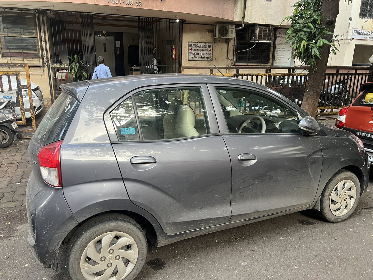 samuraiisingh's tweet photo. @MTPHereToHelp car parked in front of residential building has blocked all cars parked inside. 33, Sir Bhalchandra Road, Dadar East, Besides Nayar Samaj Hall https://t.co/qmyM4OkpCt