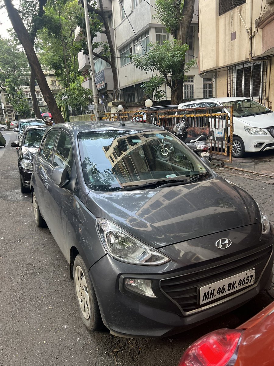 samuraiisingh's tweet photo. @MTPHereToHelp car parked in front of residential building has blocked all cars parked inside. 33, Sir Bhalchandra Road, Dadar East, Besides Nayar Samaj Hall https://t.co/qmyM4OkpCt