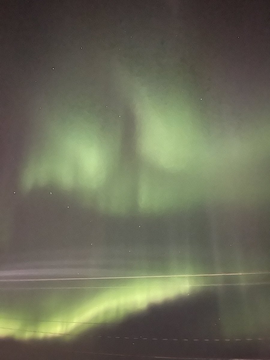 Allan15239648's tweet photo. Northern lights over Sanikiluaq NU. https://t.co/b2NLT2NWuV