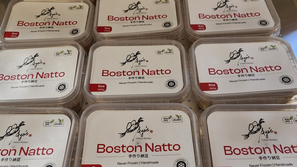 AyaRowe's tweet photo. \フォロワーさん3000人到達記念/
Boston Natto8個入り＋納豆人形を、3名様にプレゼント。 

🫘応募資格
アメリカ在住の方
納豆を愛する方 

🫘応募方法
①リポスト(RT)＆いいね
②本アカウントのフォロー 

🫘締切
9月16日23時59分まで https://t.co/ULW4IAG81W