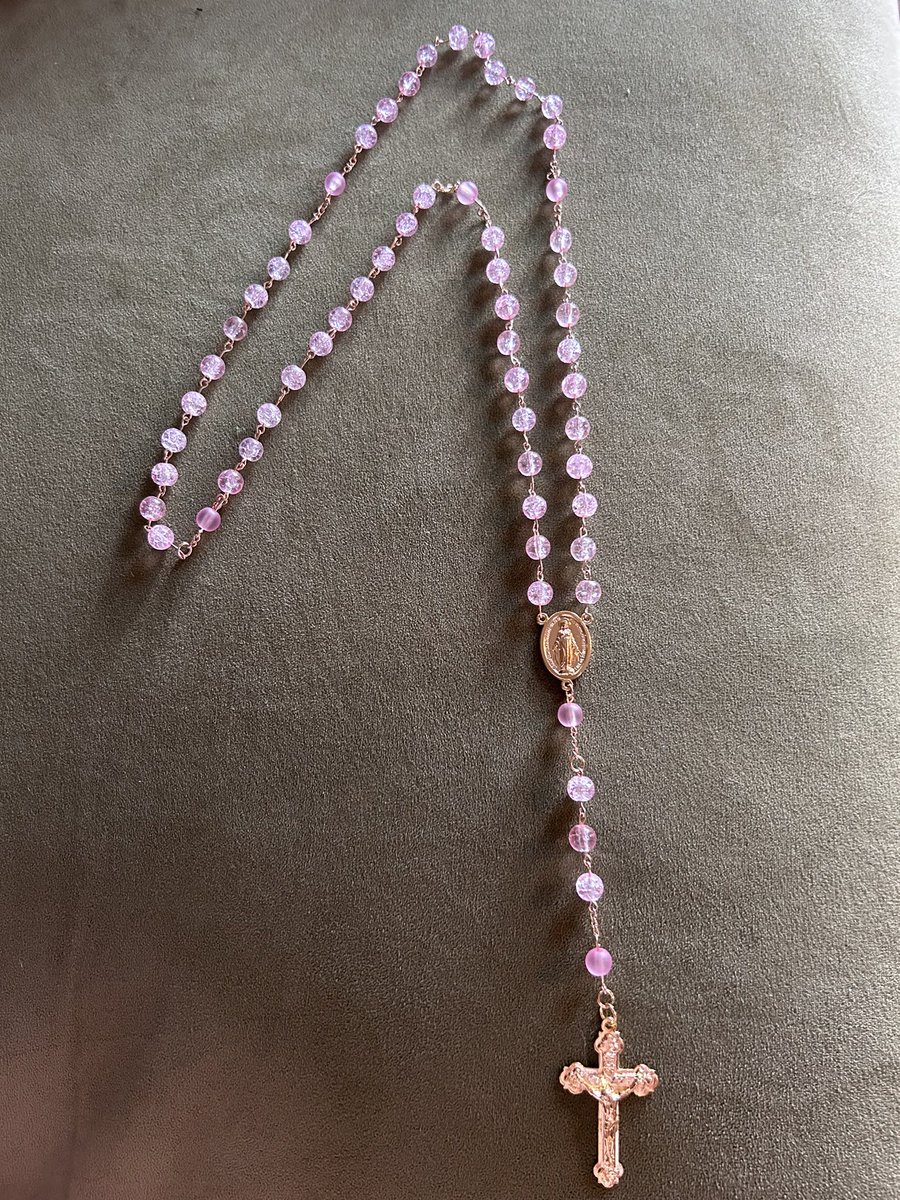 queylood's tweet photo. making this thread to show the pretty rosaries ive made https://t.co/xJiVAbNAQ8