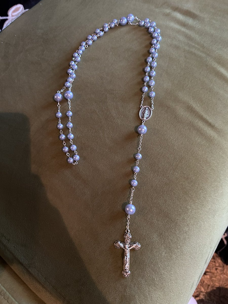 queylood's tweet photo. making this thread to show the pretty rosaries ive made https://t.co/xJiVAbNAQ8