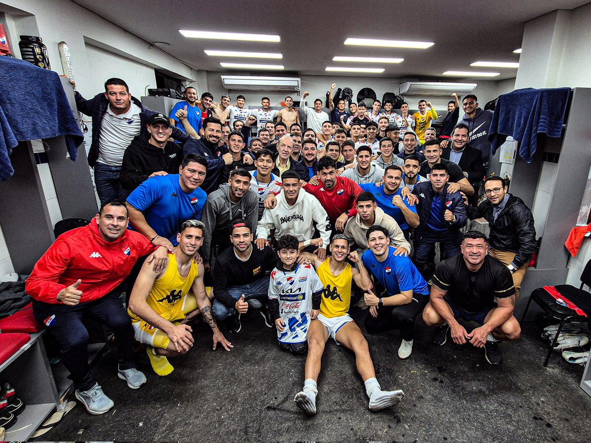 𝙇𝙤𝙨 𝙩𝙧𝙚𝙨 𝙥𝙪𝙣𝙩𝙤𝙨 𝙨𝙚 𝙦𝙪𝙚𝙙𝙖𝙣 𝙚𝙣 𝙘𝙖𝙨𝙖 🫡

#VamosNacional 🔴⚪️🔵
