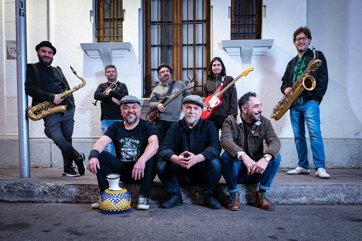 CsarFarah's tweet photo. 20 de octubre, bar El
Clan. Santobarrio en vivo.
30 Años de ska. https://t.co/VAL4lzNgVL