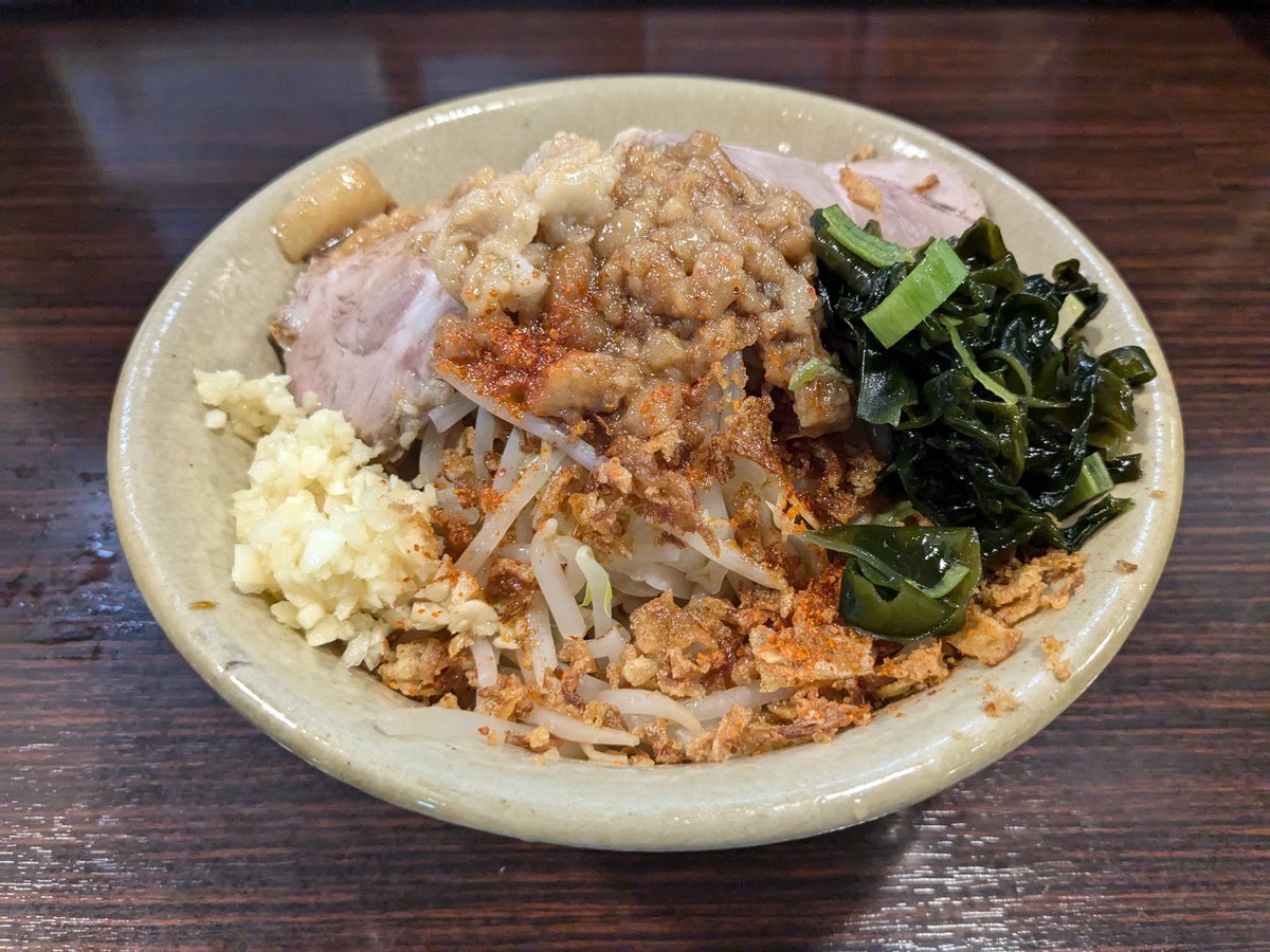 kaito080jc's tweet image. 麺道くろとん
つけ味冷やし汁なしG麺
ニラ辛

限定の冷やし❗️
そのまま混ぜても旨いけど
途中でニラ辛や酢を追加し味変で色々と楽しみ完食😁
旨かった〜😋

#沖縄ラーメン
#くろとん