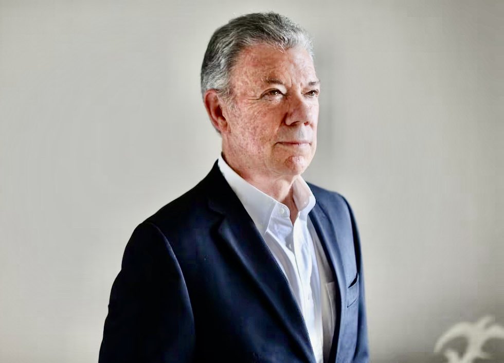 Jhonffonseca's tweet photo. El colapso de Colombia  empezó con este pedazo de mierda.

¿Estás de acuerdo? https://t.co/FZNL4aB5XK