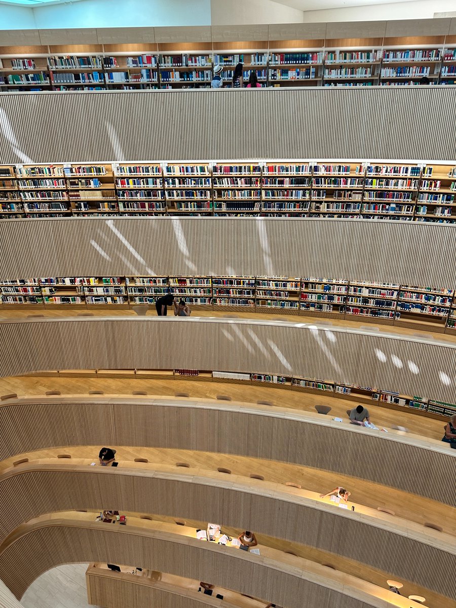 MonikaMeislova's tweet photo. ๐ Book nerd alert! ๐ค๐
๐ Libraries are the ultimate happy place, and the library at the University of Zurich @UZH_en is a haven for every book lover. ๐โค๏ธ
#ChroniclesOfABookNerd #BookwormForLife https://t.co/AAlmg7htLy