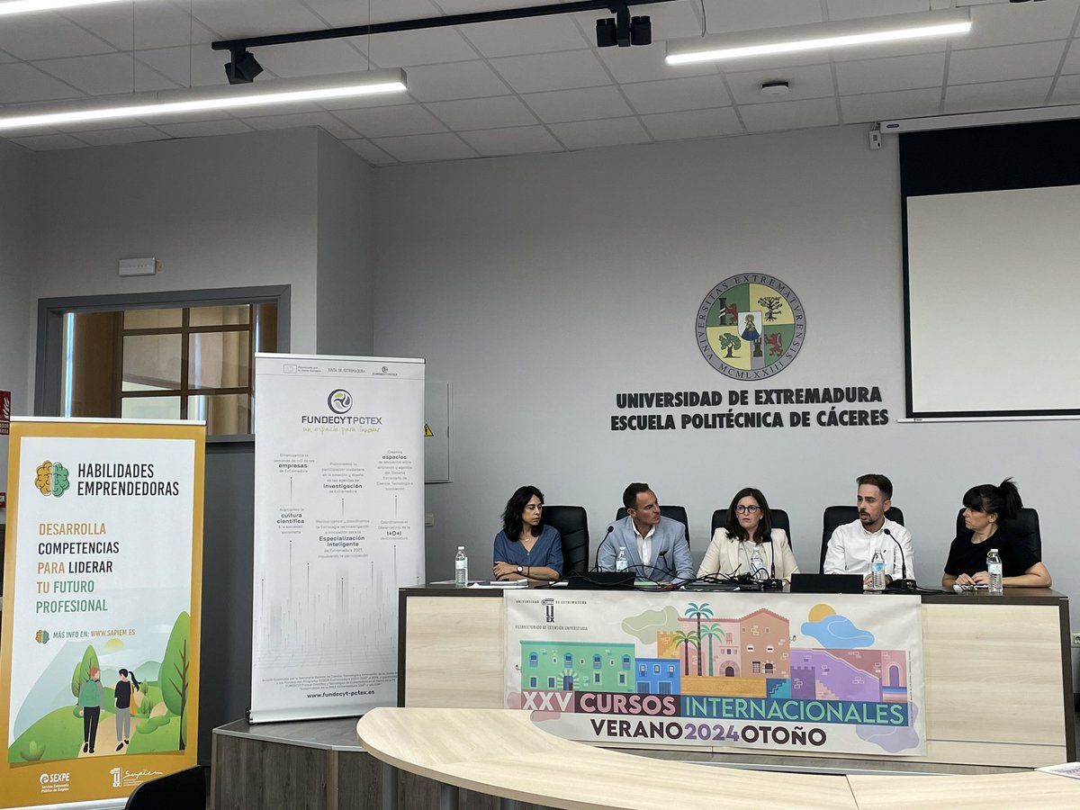 Último día con <a href="/FundecytPCTEX/">FUNDECYT-PCTEX</a>  del Campus Emprendedor de Verano en la UEx en <a href="/EPCC_Unex/">Escuela Politécnica CC</a> 

Comenzamos la mañana con una mesa muy interesante de Recursos para el Emprendimiento Innovador en Extremadura