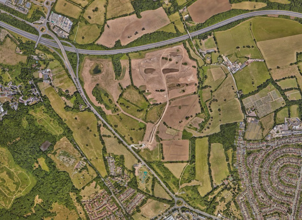 russellcurtis's tweet image. Now that we&apos;re finally being sensible about the green belt, is it time to extend the Northern Line to Bushey Heath using the redundant tunnels, and create a settlement in this gap between Edgware and the M1?