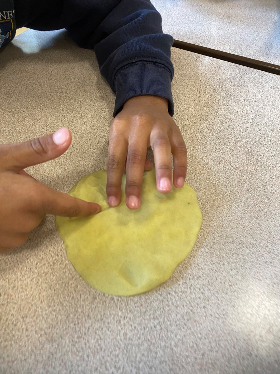stanneskly's tweet photo. It’s fiddly fingers Friday in year 3. We are building our muscles for writing #schooloflearning https://t.co/Q2MC3TBpVV