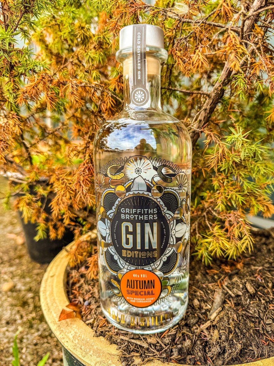 That time of year again - Griffiths Brothers Autumn Special - Orange citrus, warm spice, rosehips and local honey. 

#honey #alcoholicdrinks #localhoney#gin #cocktails #ilovefall #instadrinks  #alcoholicbeverage #spice #ginoclock #orange #spirits #drinkstagram #mixology#autumn