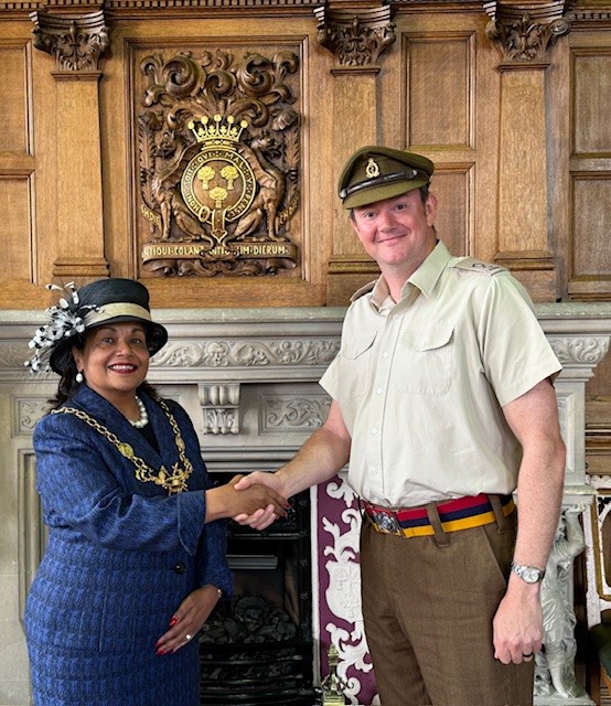 MayorChester's tweet photo. The Lord Mayor of Chester was delighted to meet the Lieutenant Colonel, Commanding Officer – John Greener, Captain Travis Bilham and Michael Reilly RSW from 22 Multi role Medical Regiment who have recently moved into the Dale Barracks, Chester.

#Chester #DaleBarracks #22MRMR https://t.co/sszHhd0ZLb