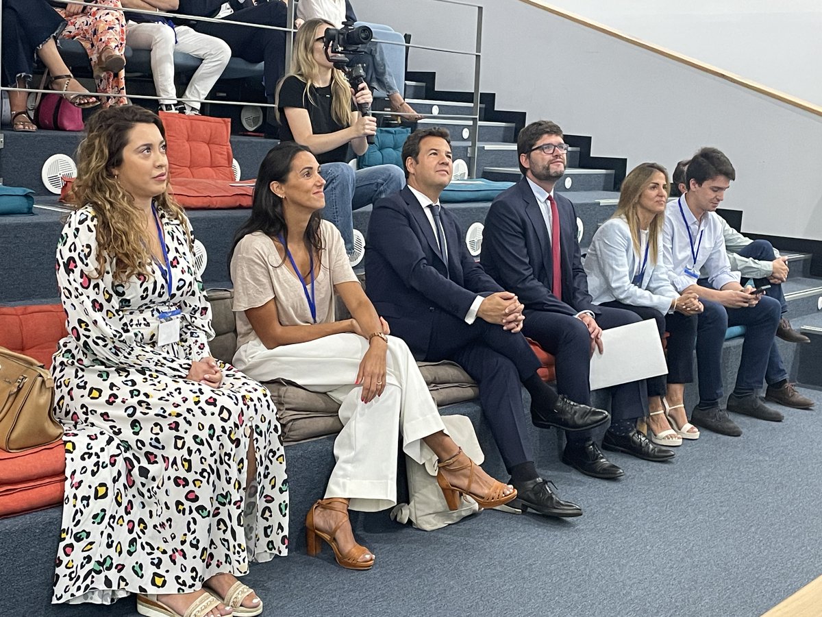 ¡¡Y hasta aquí, la 1ª Edición del #ForoEmprendimientoJoven !! 🥹

👏Muchísimas gracias por asistir y formar parte de este día, a cada uno de los ponentes por compartir sus experiencias y truquitos y por supuesto, al alcalde y a la Concejal de Economía, Innovación y Empleo.