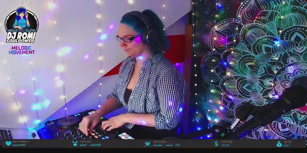 WeAreFriendsCom's tweet photo. 📢#WeAreFriendsCom #DJ (ane)  DJ_Romi_SoulPower ist jetzt live auf #Twitch mit 3 👥👀
🟣📺🔗▶️ https://t.co/EzeE53JUno
#HouseMusic #GOAMusic #ElectronicMusic #FridayFeeling #Weekendstarter #TwitchDJs #TwitchDE #SmallStreamersConnect https://t.co/WK3KCesbmc