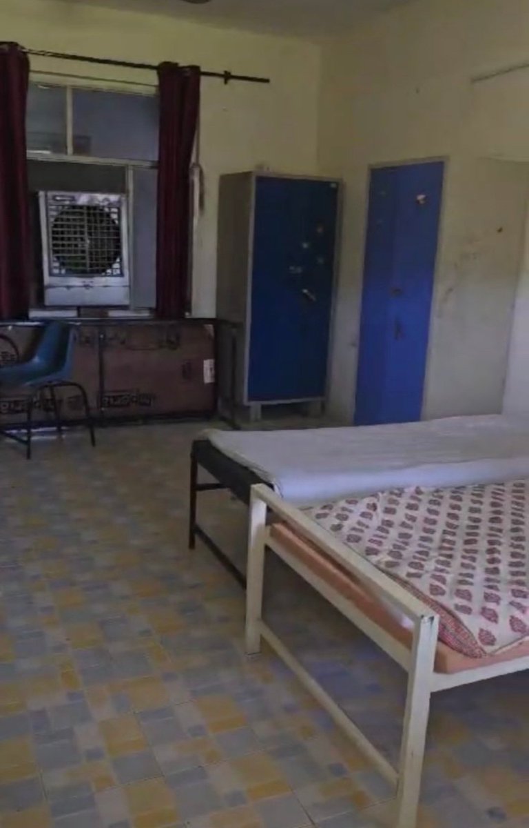 ManviGa15's tweet photo. The so called chairman of WMCH pathankot could not bear his defeat from the supreme count and so now stealing the belongings from our rooms is his way of revenge.
@BhagwantMann @AamAadmiParty @NMC_IND @BFUHS_FARIDKOT https://t.co/x6FXITmIOK