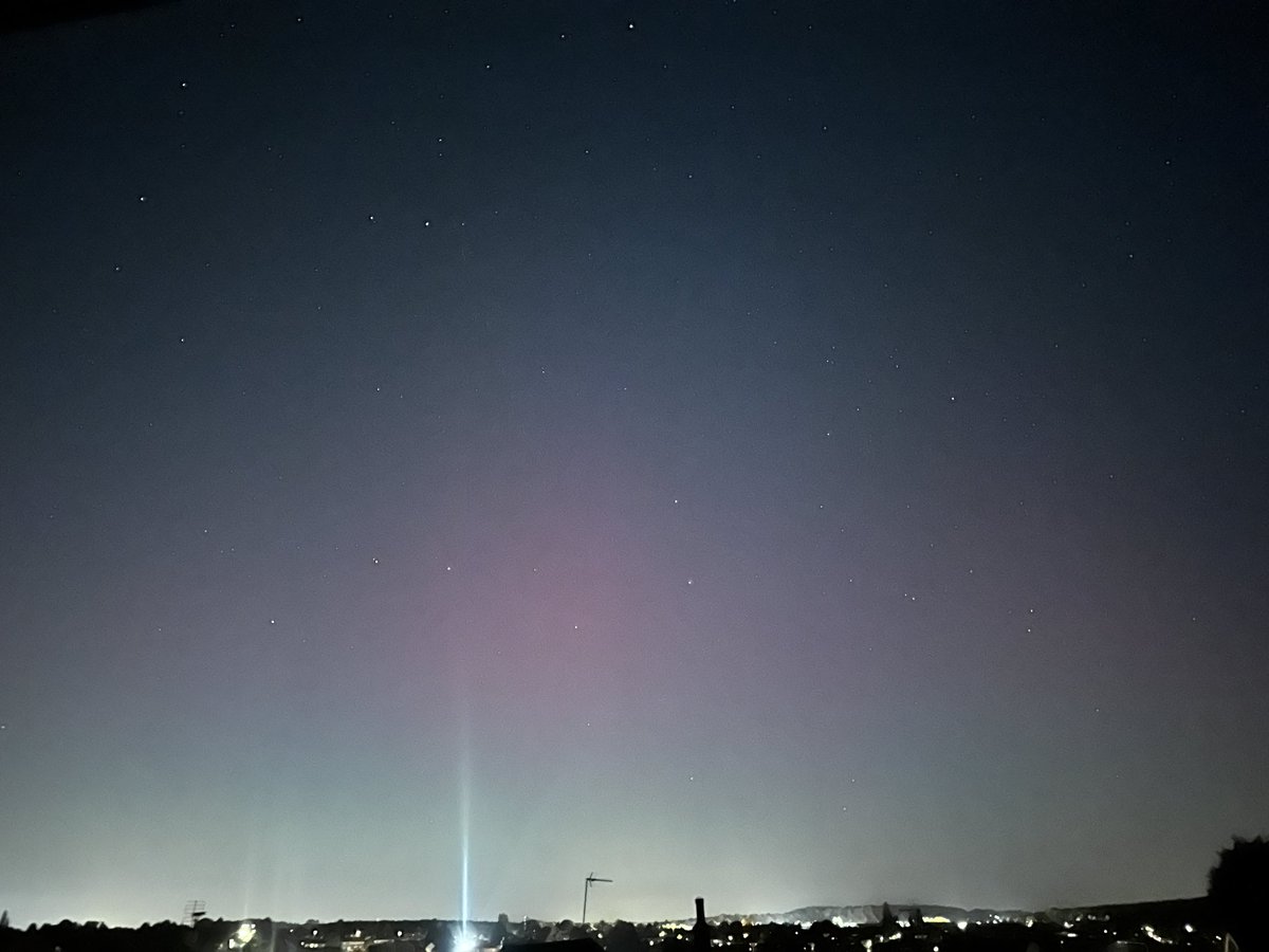 A very slight Aurora from my bedroom last night. 
#Nottinghamshire