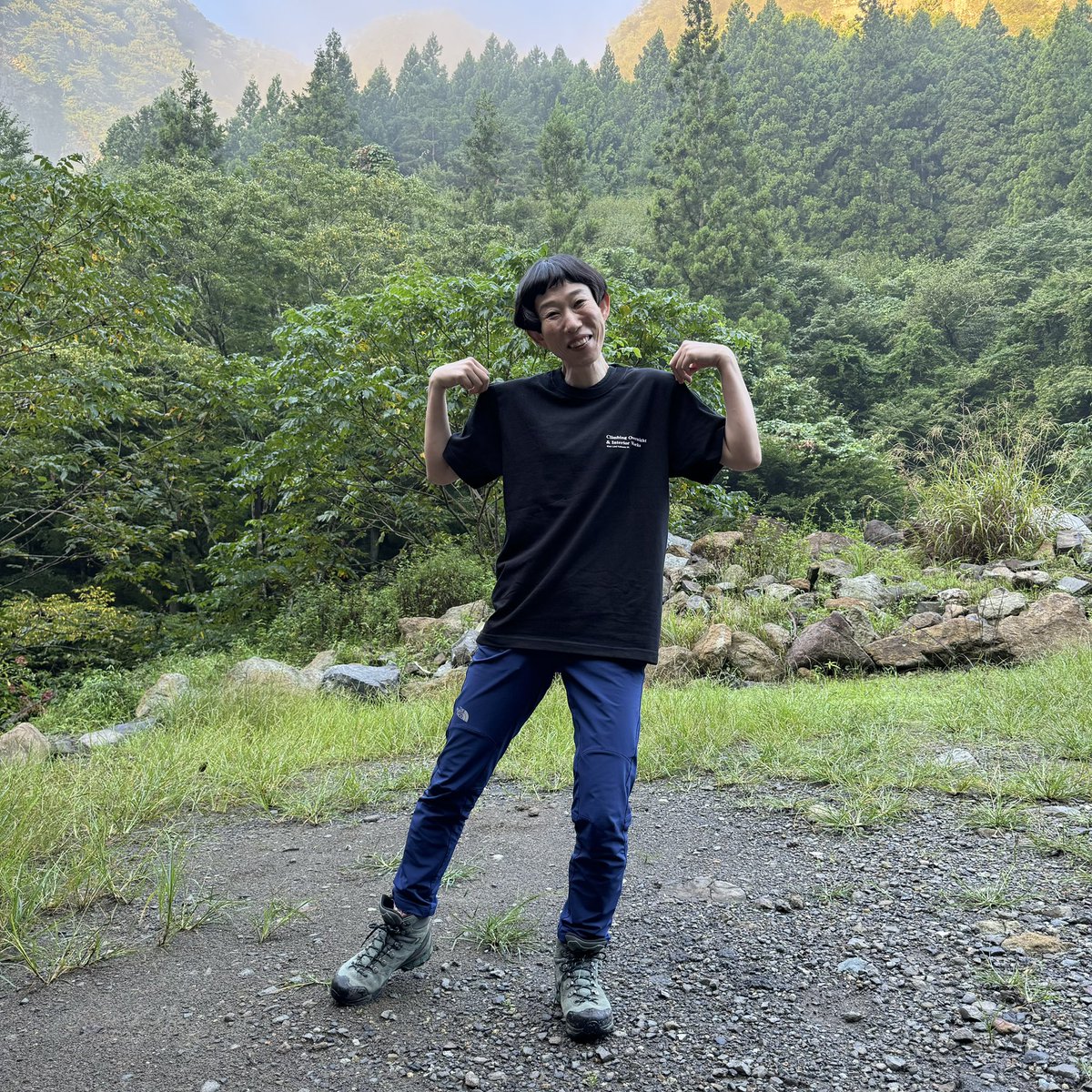west_kohmoto's tweet photo. 明日からこちらで↓グッズ販売します❗️
Tシャツは牧野ステテコさんに着て頂きました❗️
https://t.co/XgzzVPvsMV https://t.co/pn8QSdegiz