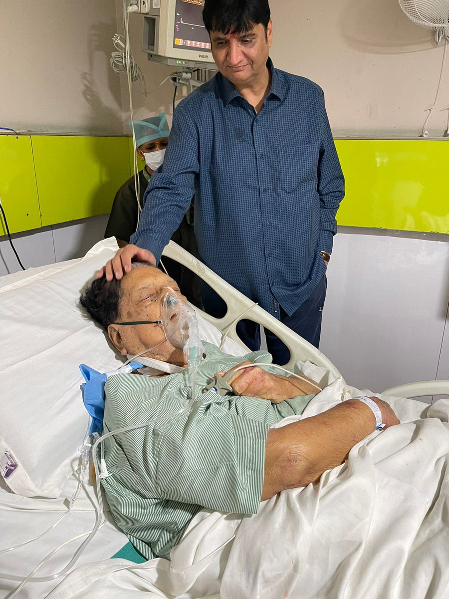 RajivMa67691513's tweet photo. मेरे पापा को 9.9.2024@ब्रेन स्ट्रोक हुआ,जिससे दिमाग में क्लोटिंग हो गई,उनकी स्थिति क्रिटिकल है,ईश्वर की कृपा,आप सब का आशीर्वाद और सुभकामनाओ का आकांक्षी हू .🙏🙏🙏🙏. https://t.co/9hL8lAlCrK