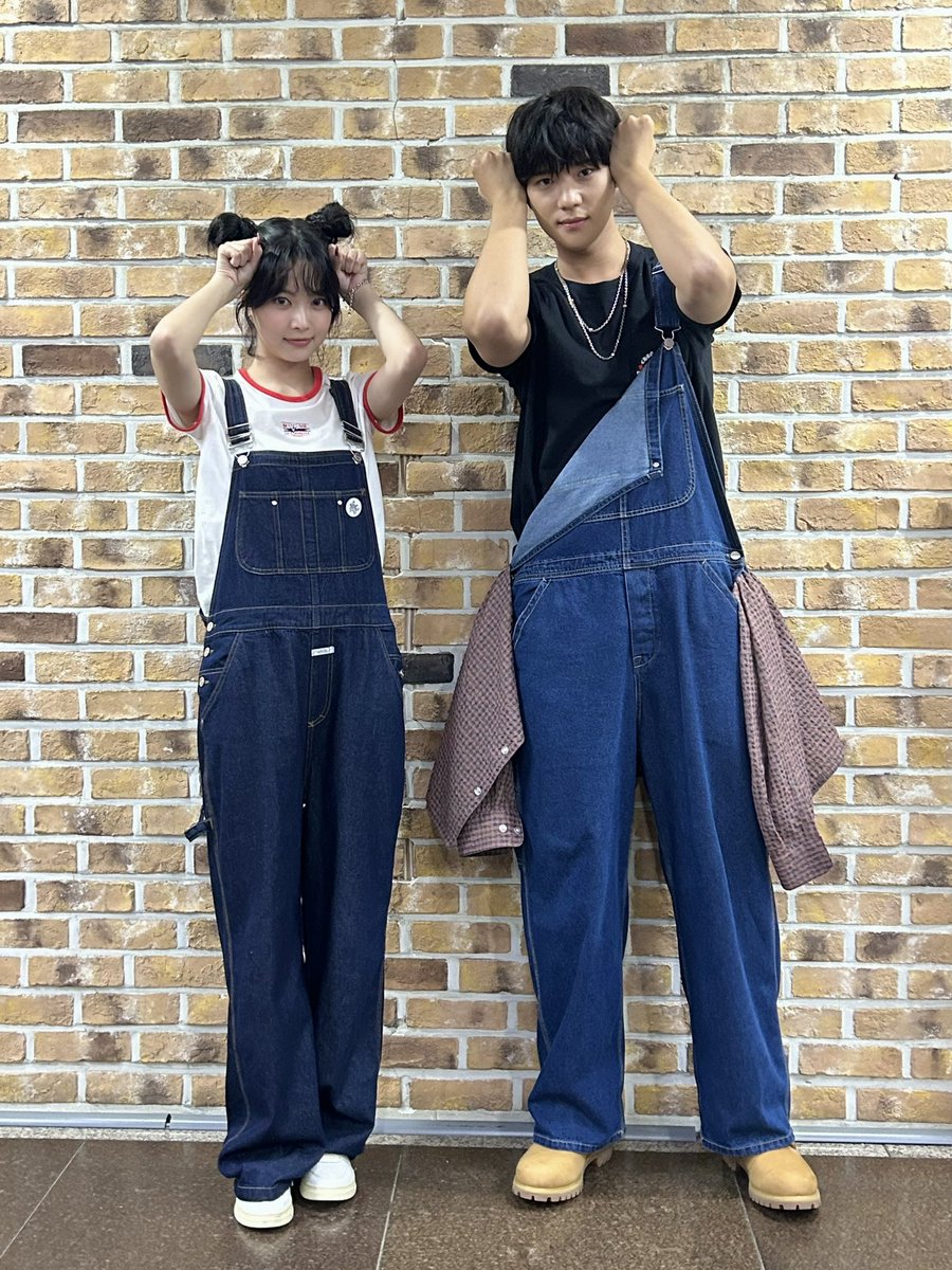 오늘은 멜빵룩으로 등장한 초딩즈!! 🤩✌🏻