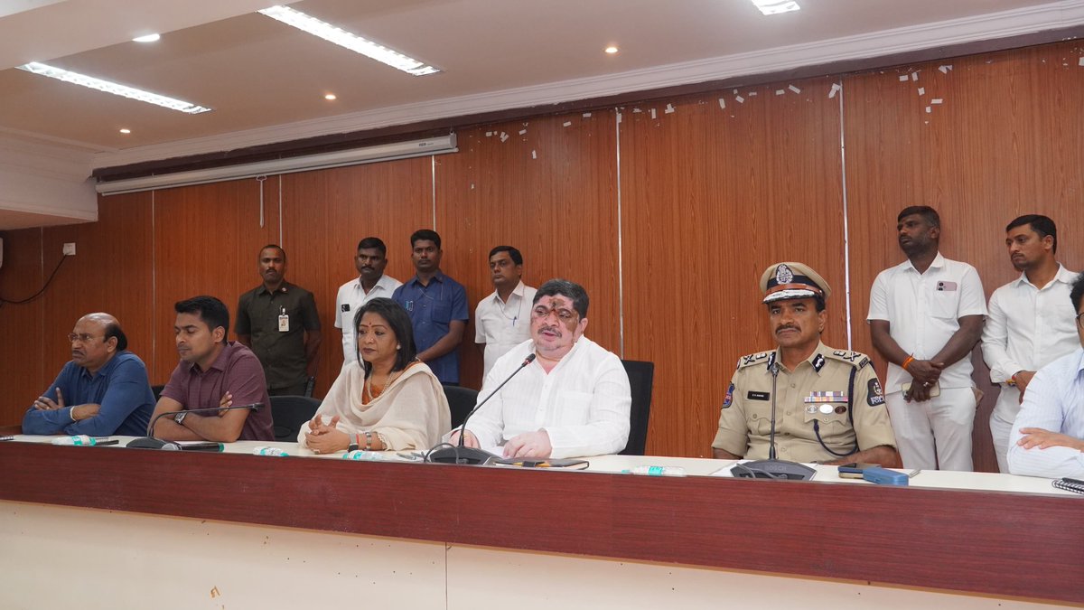 pasham_deepika's tweet image. In #Telangana 
Minister @Ponnam_INC Prabhakar instructs that no political rallies permitted during  Vinayaka Chavithi as it may disrupt the harmony between Hindu &amp;amp; Muslim festivals, which fall consecutively, every body should co-operate to avoid #communalviolence