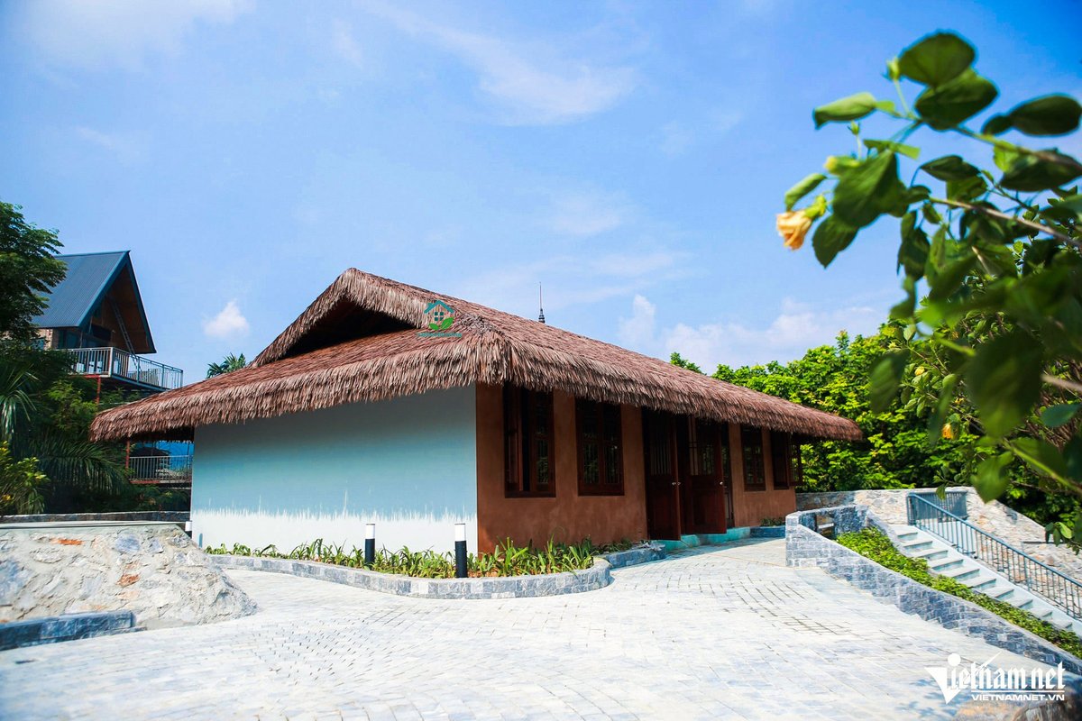 vatlieuhousing's tweet image. 🌿 Advantages of Synthetic Thatch vs. Natural Thatch:
🌟 Durability
🔧 Low Maintenance 
📏 Consistency 
🔥 Fire Resistance 
---------------------------- 
💰 $12.31 for 1 square meter 
📞 Whatsapp: +84 852 473 678