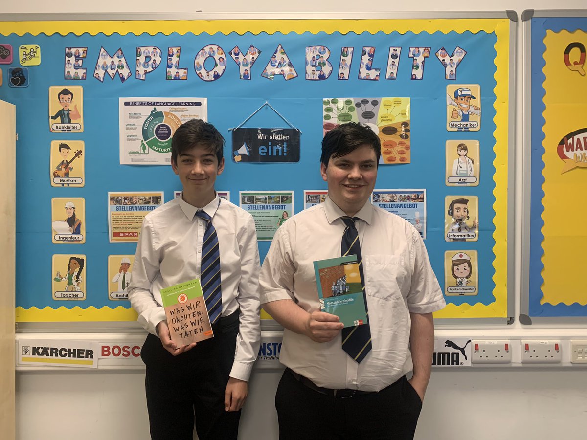 LanguagesLargs's tweet image. Congratulations to Kaya and Fraser who achieved absolutely fabulous scores in their N5 and Higher German this year. Thank you also to the @GermanConsulate for the book prizes 🇩🇪 Vielen Dank!