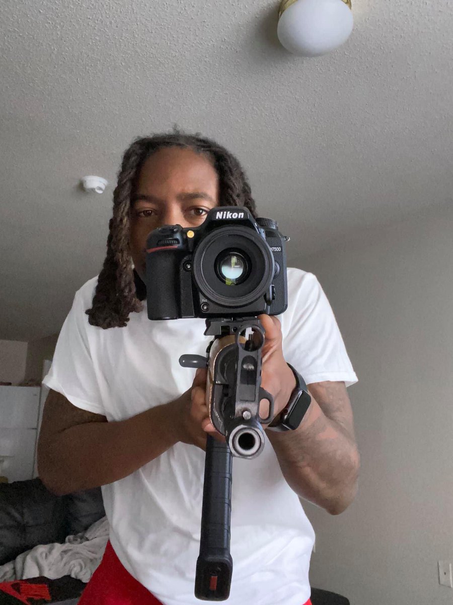 owencage's tweet photo. drake behind the camera like https://t.co/H6edlOkfuT