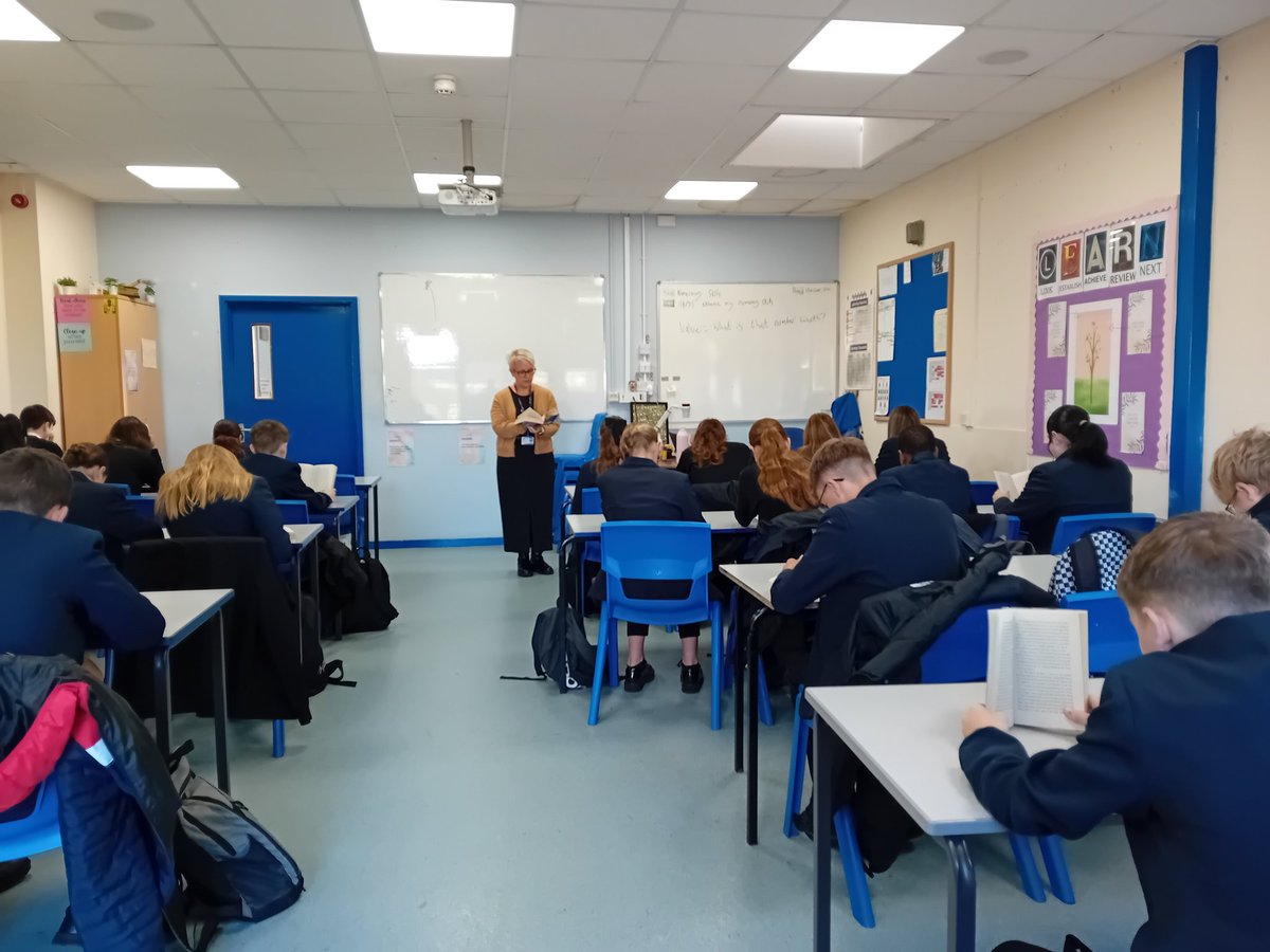 Great start to Friday, reading Hunger Games with the wonderful 8X1 <a href="/WCSAEnglishDept/">English Department</a> <a href="/WorleCSA/">WCSA</a> <a href="/MrJuddWCSA/">Mr Judd</a>