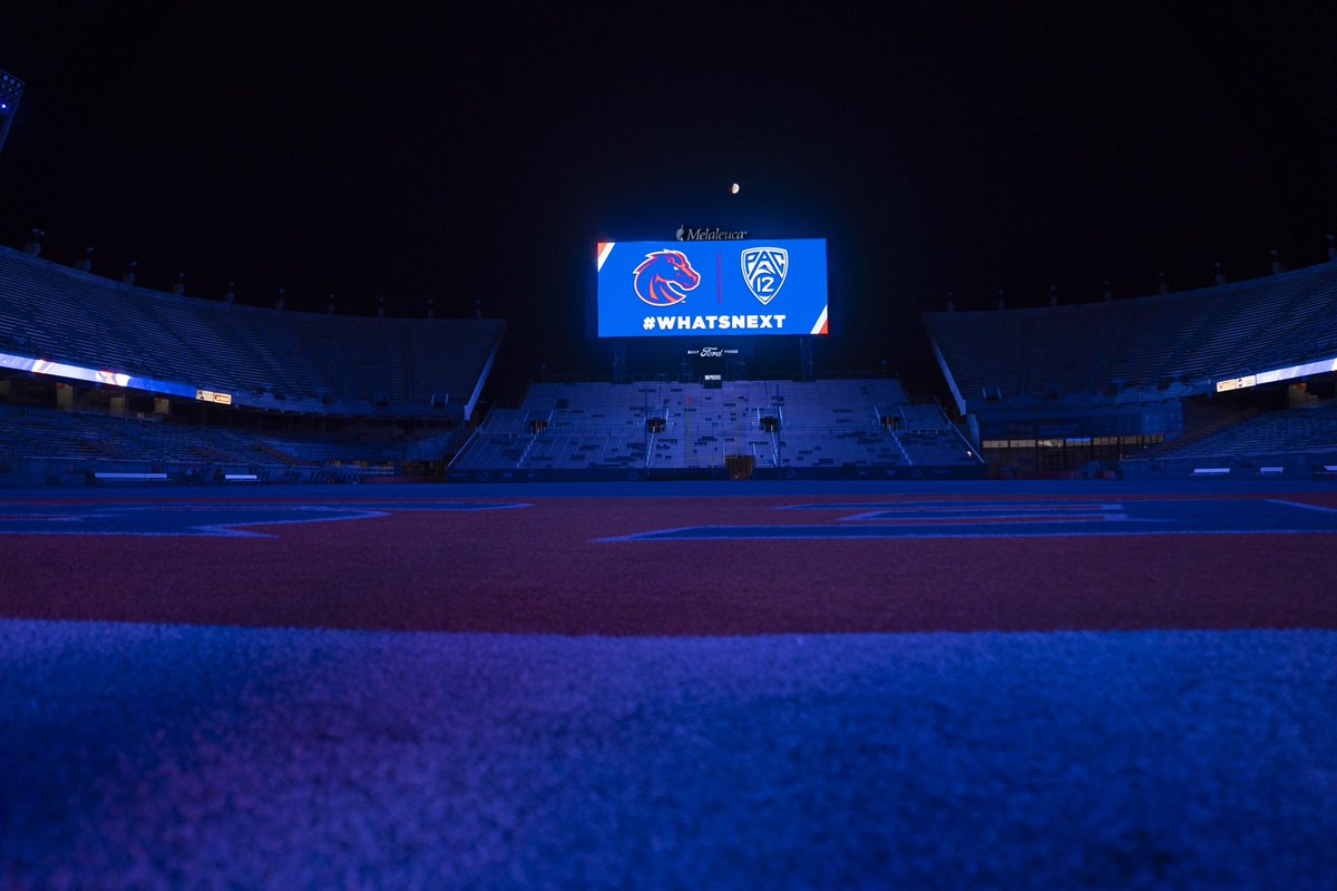BroncoSports's tweet image. #Pac12AfterDark 🌙