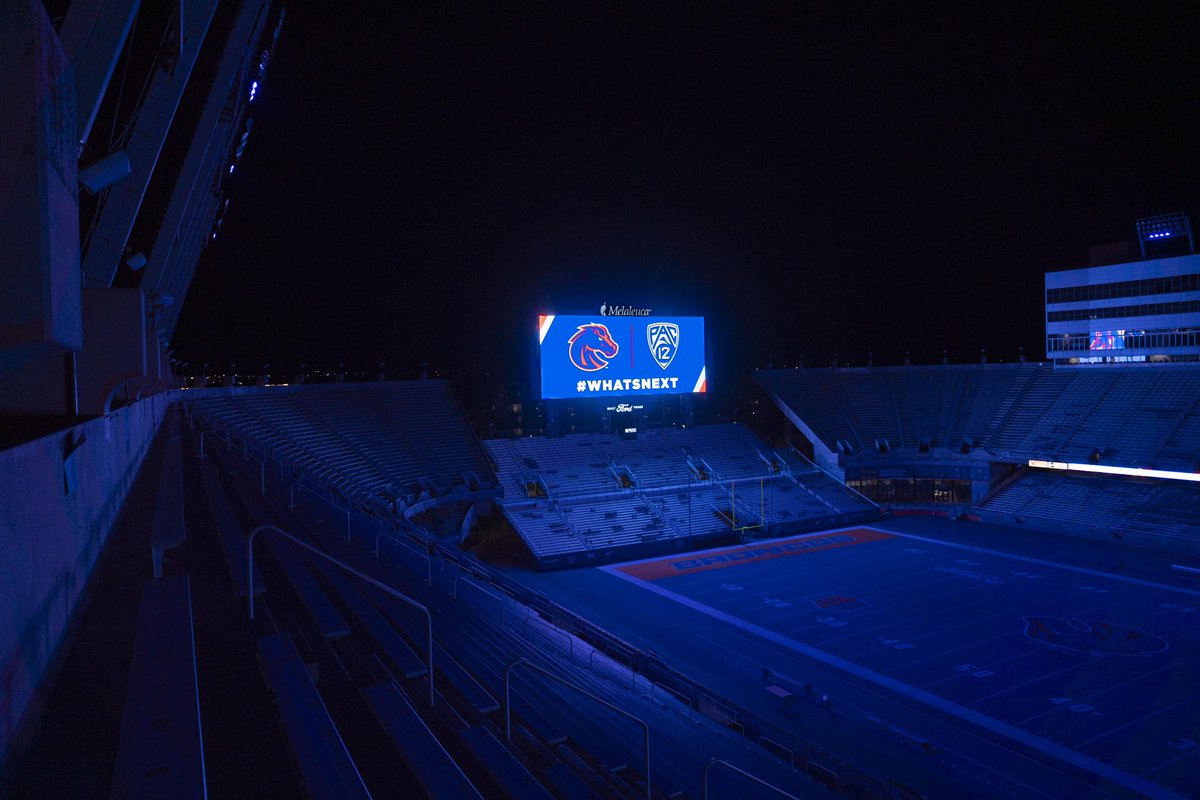 BroncoSports's tweet image. #Pac12AfterDark 🌙
