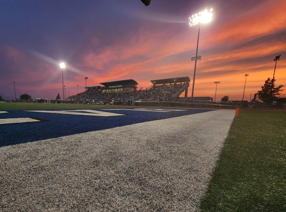 PhotoExpectatio's tweet image. Great night and great game! Congrats to the 2-0 Blazers!