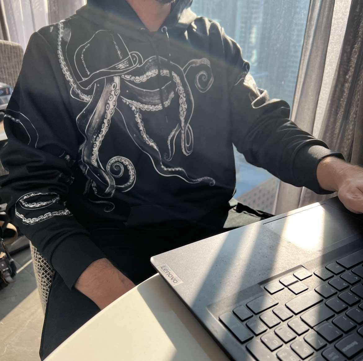 Steve_Medway's tweet photo. Lil' Monster keeping ME company while getting some Clocktower work done in Melbourne recently.
Available via the Gallery Serpentine website - https://t.co/J2I17jhx4c
#clocktowerclothing #botcmerch #galleryserpentine
#lilmonsta https://t.co/aKkszkxsmZ