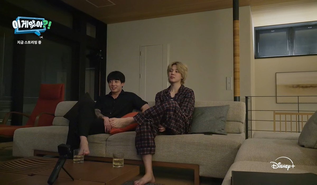_mypretty7_'s tweet photo. pretty two watching pretty jimin video 😭💜
#AreYouSure https://t.co/015Sn0EkqE