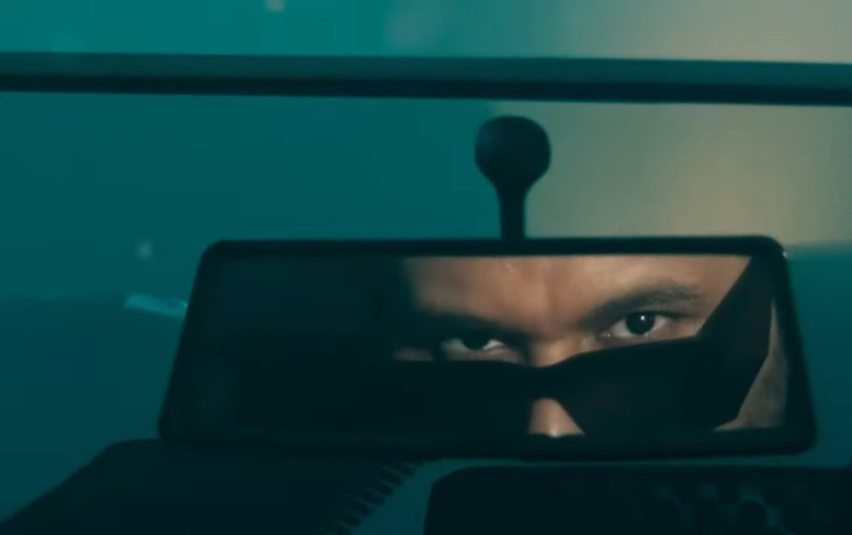 HIS EYES YALL HIS EYES OMG LEGS OPENED WIDE