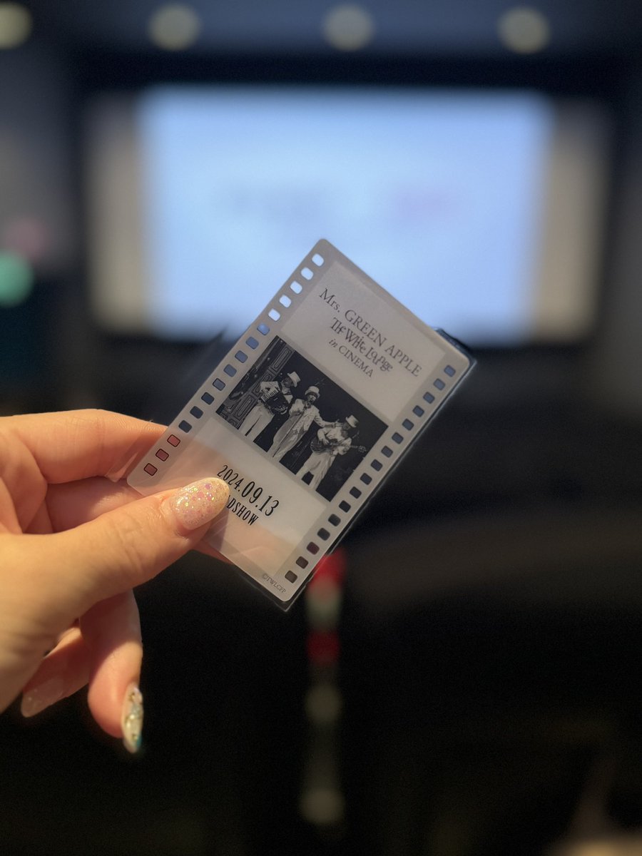 公開初日おめでとうございます🎉
TheWhiteLounge全滅だったのでこの日を楽しみしてました！！
今日の舞台挨拶、ライブビューイング仕事で行けないから朝一で見てきた！！めっちゃ近い所で舞台挨拶してるのに行けないなんて…
 #TheWhiteLounge