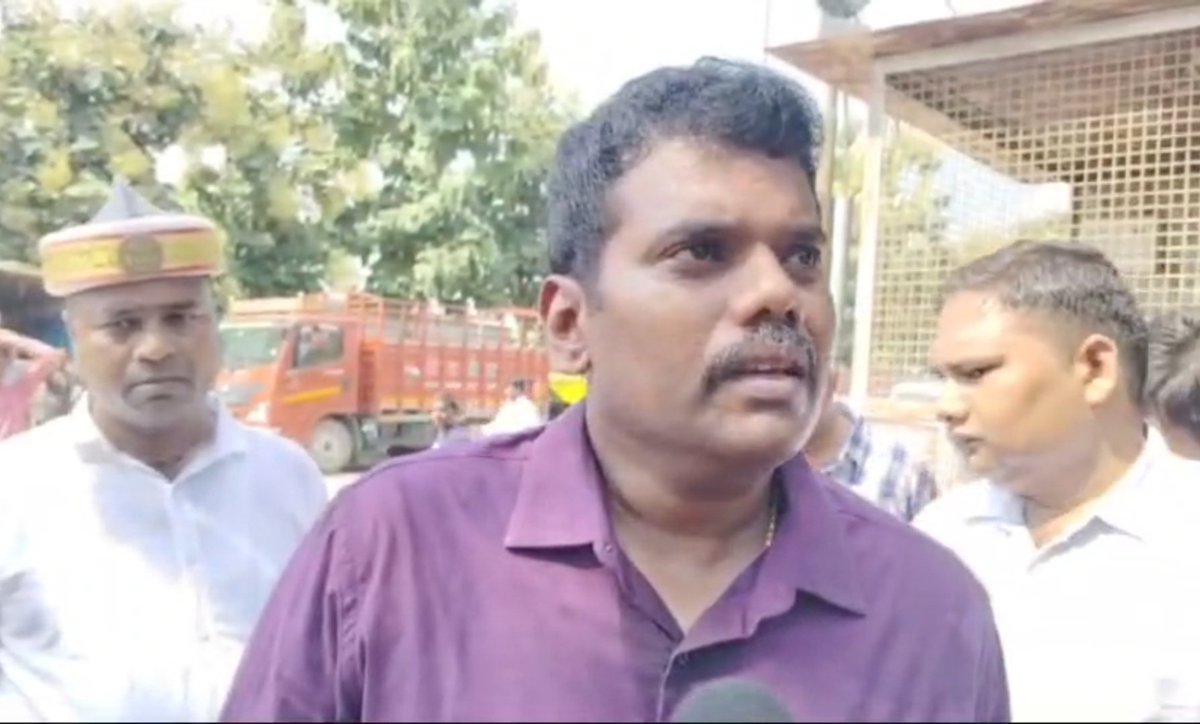 सिद्धार्थनगर बांसी तहसील क्षेत्र के मानिकौरा नानकर गांव के ग्रामीण चार दिन से बिजली न आने से गांव के ग्रामीण परेशान।बिजली उपभोक्ताओं ने जिम्मेदार अधिकारियों से कई बार की शिकायत।जिम्मेदार अधिकारी बिजली व्यवस्था बहाल कराने में दिख रहे नाकाम।
<a href="/dmsid1/">DM Siddharthnagar</a> <a href="/CMOfficeUP/">CM Office, GoUP</a> <a href="/ANI/">ANI</a>