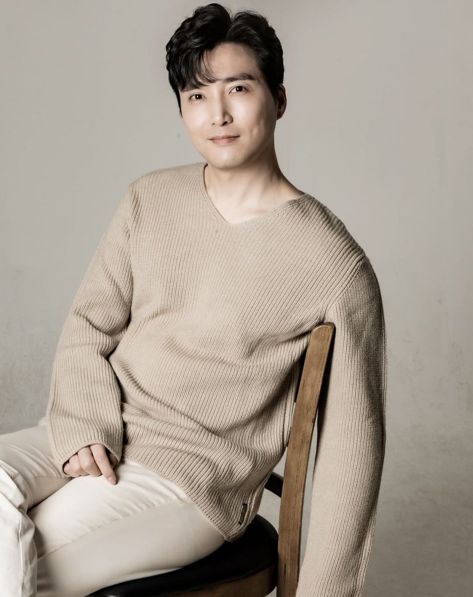 수염이없어
수염이
그렇지만 아름다우니까 OK입니다
목소리가 어썸하고 얼굴이 핸썸햐요……