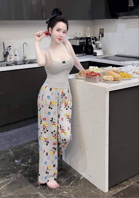 TheWorksbyT's tweet photo. Đến giờ ăn tối rồi đó anh https://t.co/pjSZaCIWxY