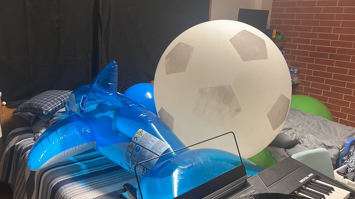 Just took some test pics of the room. This is where I’ll do my looner activities. #balloon #looner